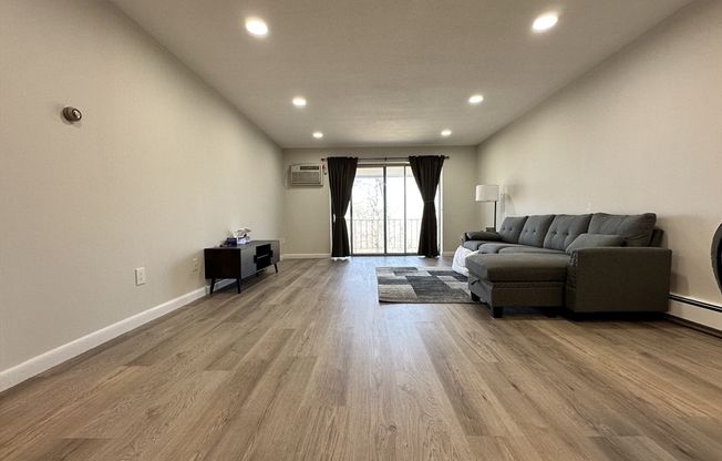 73 CHARLESBANK RD