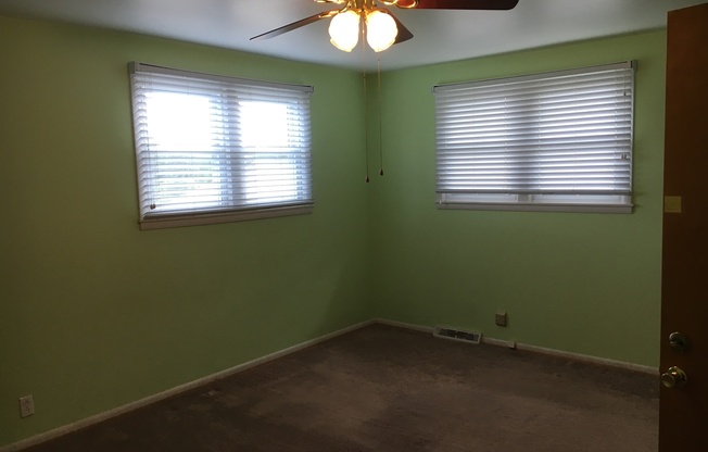 3 beds, 2 baths, $1,550