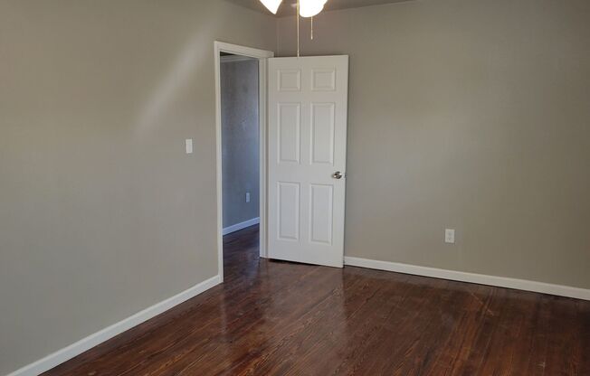 2 beds, 1 bath, $995