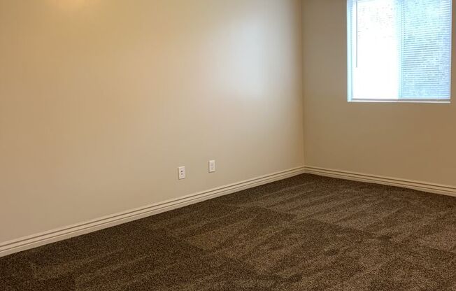 3 Weeks Rent Free! | Spacious 3 Bed 2.5 Bath Townhome in West Haven | Garage + Pool Community Amenities!