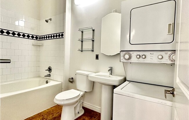 2 beds, 1 bath, 850 sqft, $2,200, Unit 604