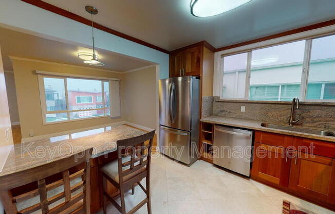 31 CRESTLINE AVE