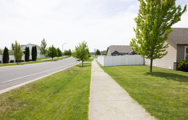2275 W FREELAND DR