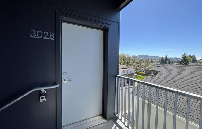 2Bd/1Ba Unit in the SE Lents Neighborhood ~ Washer/Dryer in Unit, Stainless Steel Appliances, Quartz Counter Tops!