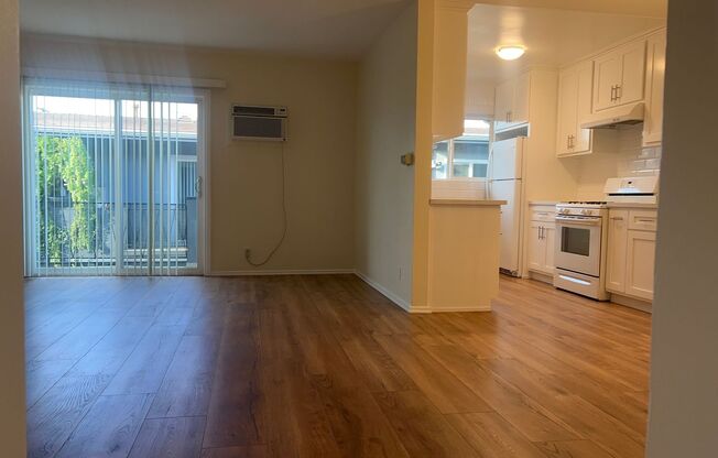 2 beds, 1.5 baths, 912 sqft, $2,895, Unit 8