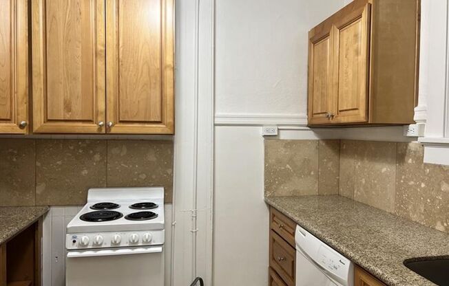 Studio, 1 bath, 313 sqft, $950, Unit 26