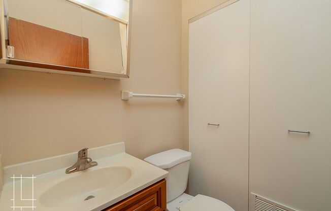 2 beds, 1.5 baths, $1,400, Unit 773 E Thurber Dr Apt. D