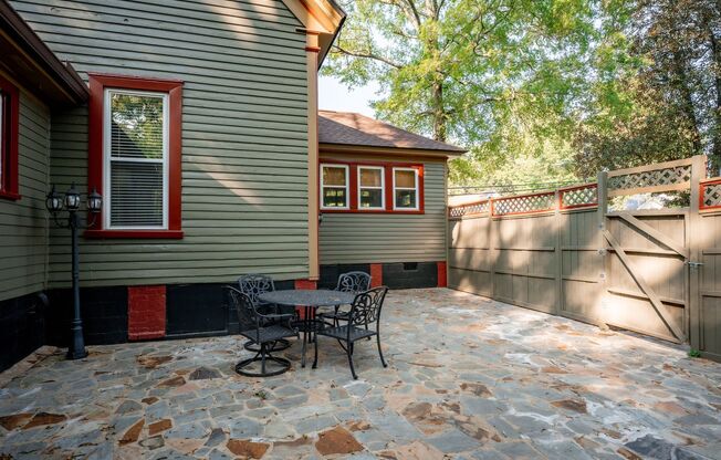 3 beds, 2 baths, $3,500