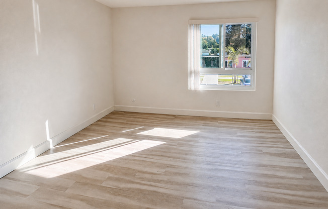 2 beds, 1 bath, 850 sqft, $2,395, Unit 743-66