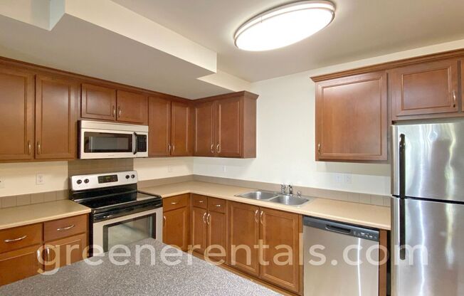 2 beds, 2 baths, 1,050 sqft, $1,750, Unit 1421-201