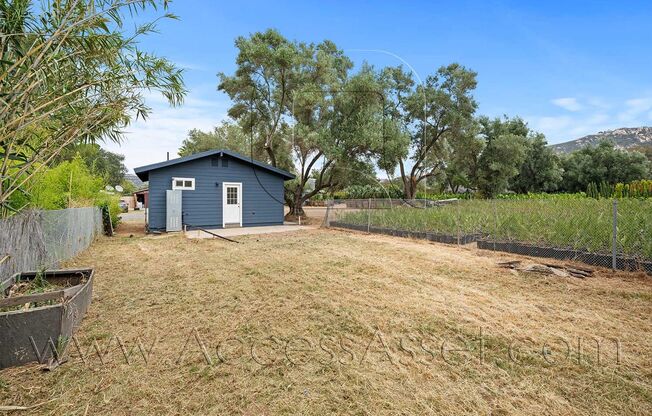 Charming And Peaceful 1 Bed/1 Bath Cottage Home on a Large Fenced In Lot In Fallbrook!