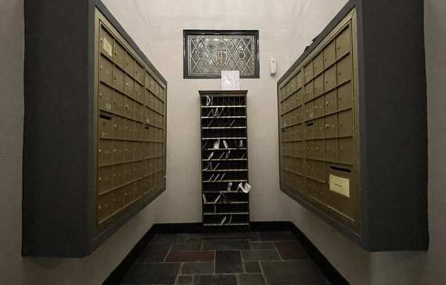 Mailroom at 1033 W Loyola, Chicago, Illinois