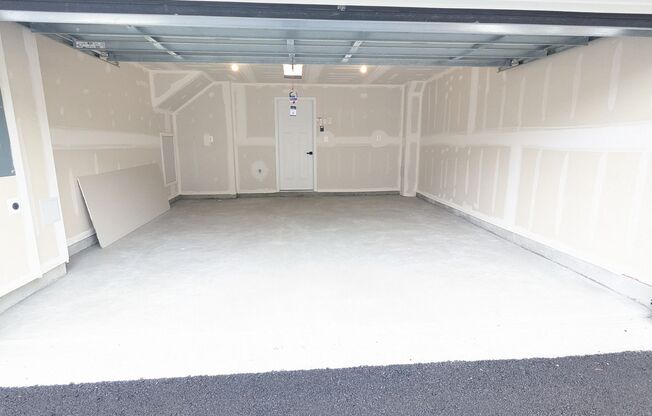New Construction (never lived in) townhouse in Frederick available for immediate move in!