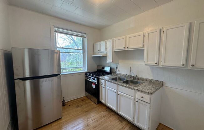 2 beds, 1 bath, $1,500