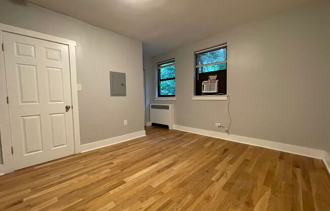 2 beds, 1 bath, 750 sqft, $2,199, Unit 5641 Hobart St. #B4