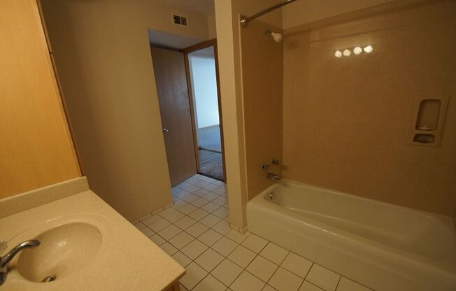 1 bed, 1 bath, 780 sqft, $1,374, Unit 220