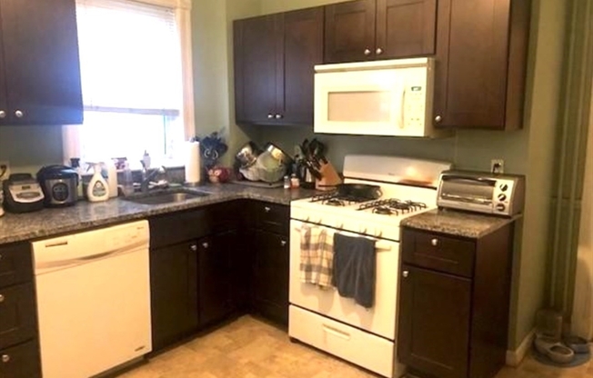 4 beds, 2 baths, 1,100 sqft, $3,400, Unit 2