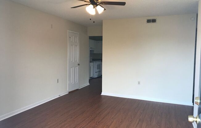 2 beds, 1.5 baths, $1,300, Unit 106