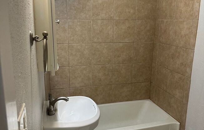 1 bed, 1 bath, 560 sqft, $999, Unit 205