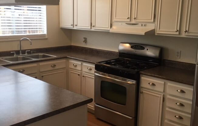 Large 2 bed/2.5 bath near 6th & Union