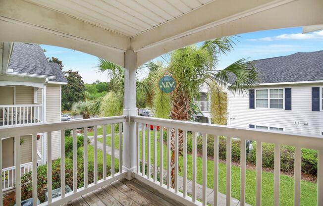 Beautiful Top Floor Villa in the Charming Woodbridge Neighborhood! Call Today!