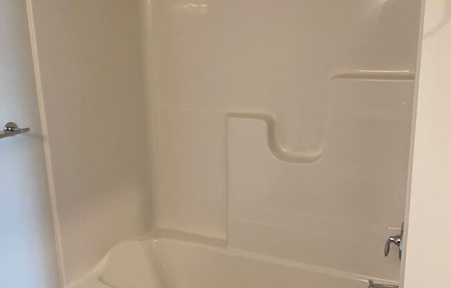 1 bed, 1 bath, 572 sqft, $1,370, Unit 412-A