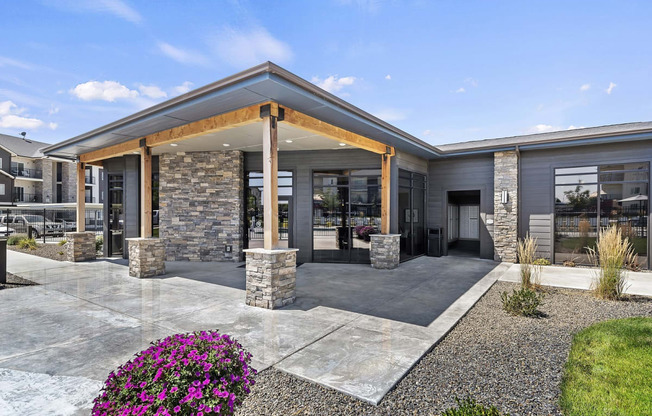 SPACIOUS FLOOR PLANS DESIGNED FOR LIVING, THOUGHTFULLY CONSTRUCTED AMENITIES, AND A CONVENIENT LOCATION ALL IN ONE