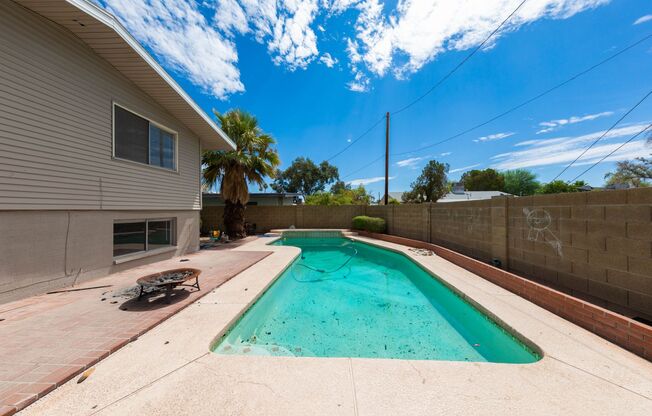 5 beds, 2 baths, $3,495