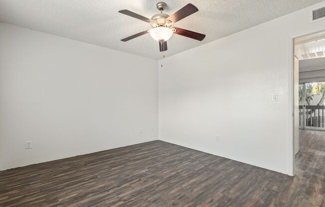 1 bed, 1 bath, 680 sqft, $1,095, Unit 220