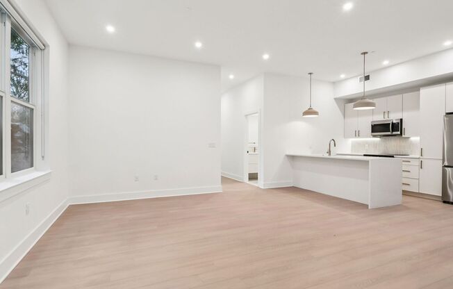 3 beds, 2 baths, 1,250 sqft, $3,667, Unit 110