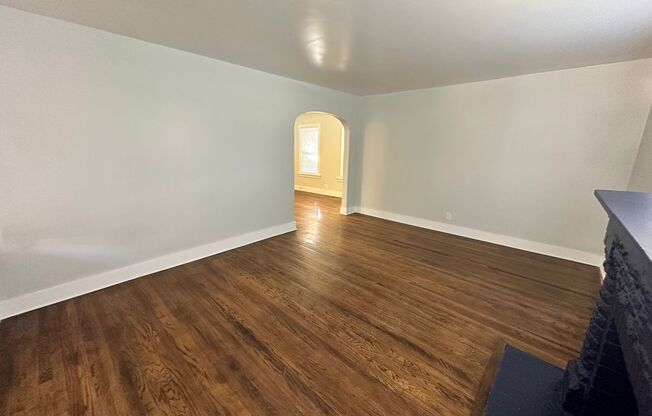 2 beds, 1 bath, $995