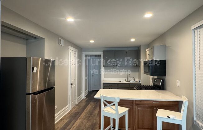 2320 W 23 ST