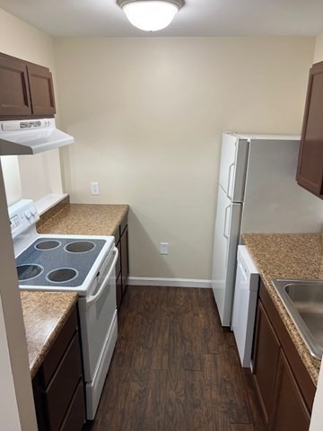 2 beds, 1 bath, 764 sqft, $2,150, Unit 1-27