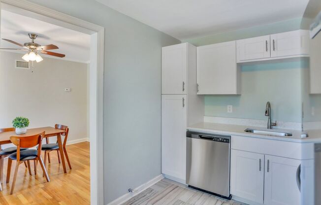 2 beds, 1 bath, $1,850, Unit Unit 2 (B)