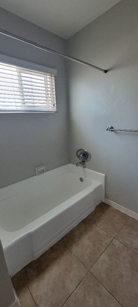 1 bed, 1 bath, 700 sqft, $2,025, Unit 10