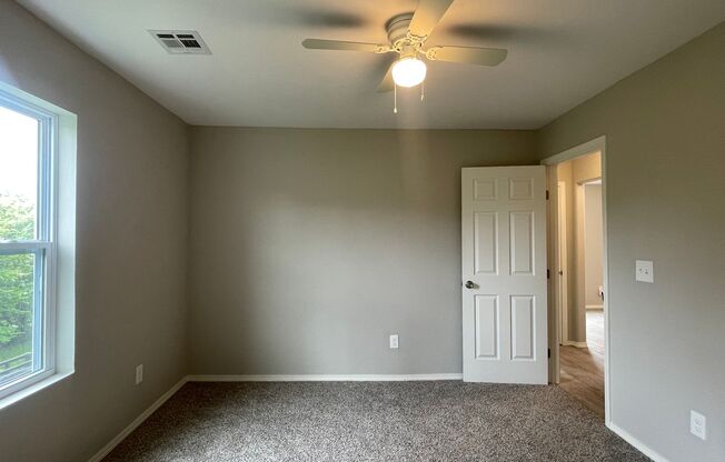 3 beds, 1 bath, $999