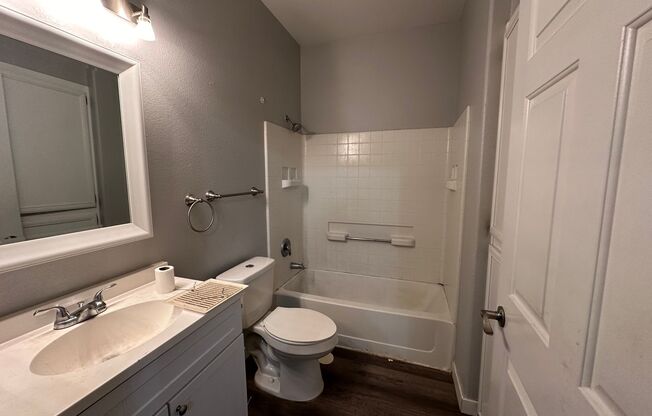 3 beds, 2 baths, $1,400, Unit # 1172
