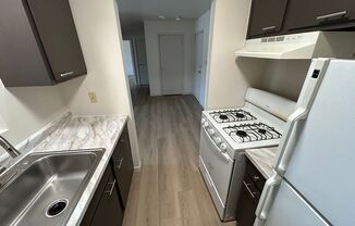 2 beds, 1 bath, $1,295, Unit 109