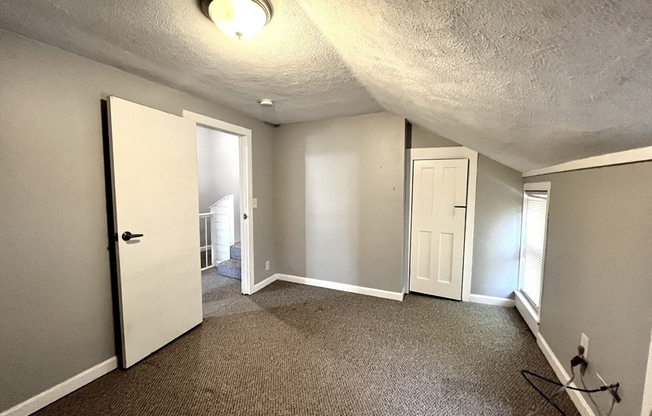 3 beds, 2 baths, 950 sqft, $2,950, Unit B