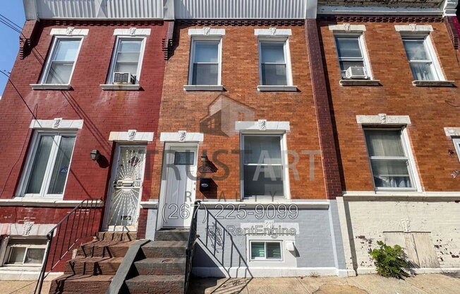 3 beds, 1 bath, 895 sqft, $1,350