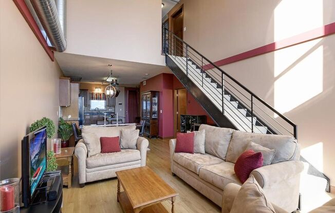 3 beds, 2 baths, $3,099, Unit #707