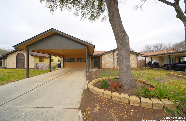 713 MARILYN DR