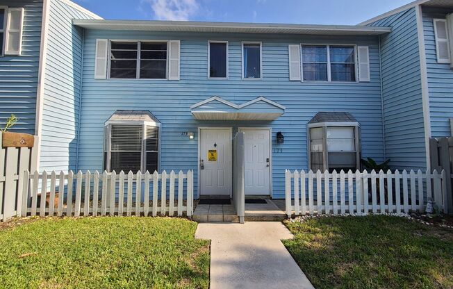 2 BED 1.5 BATH | TOWNHOME | LAKEBRIDGE