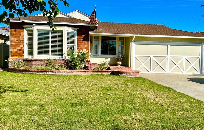 3 Bedroom 2 Bathroom Lakewood House with Private Backyard down the street from Lakewood High School