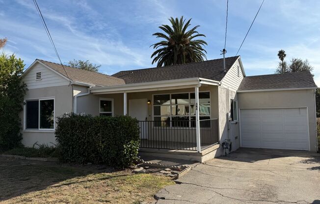 3 Bed 2 Bath House in Altadena, 1 Car Garage & Washer/Dryer Hookups Included!