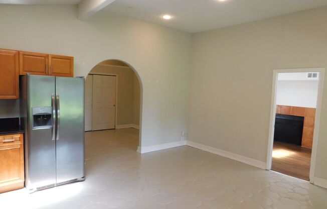 2 beds, 1 bath, $1,600