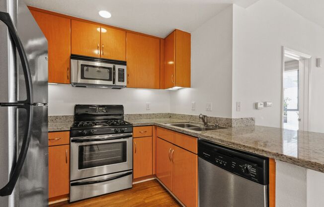1 bed, 1 bath, 604 sqft, $2,900, Unit 215 P