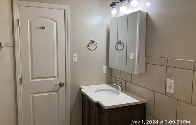 2 beds, 1 bath, 1,025 sqft, $1,595, Unit 03814