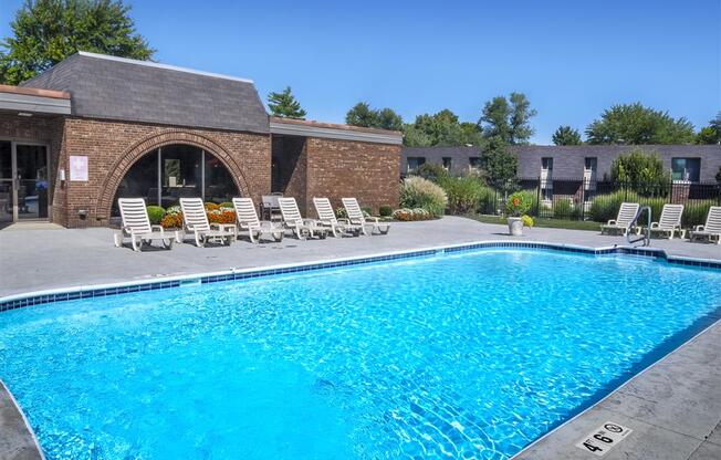Shadow Hill Apartment Swimming Pool
