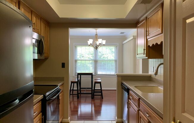Spacious and Private Condo in The Oaks at Washingtonian Woods